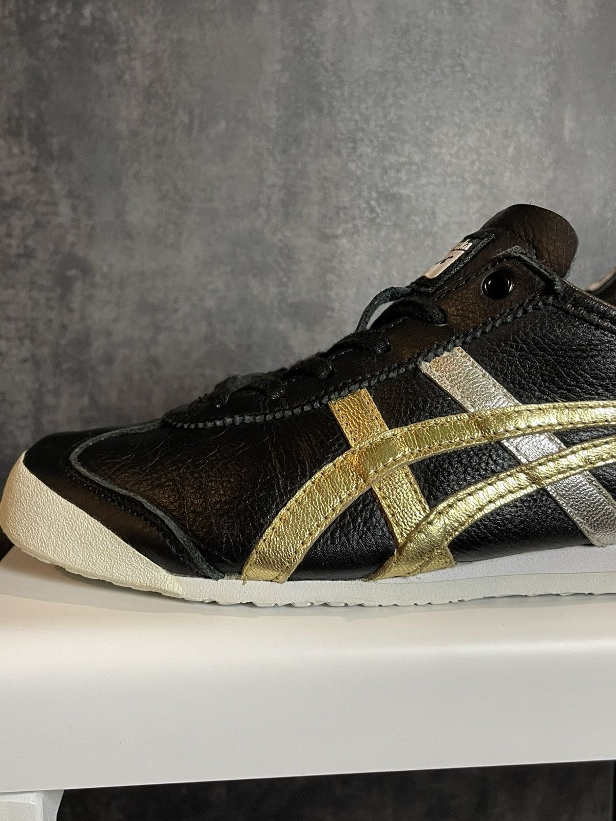 Onitsuka Tiger Onitsuka Tiger Silver Gold Onitsuka Tiger Size US 9.5 / IT 39.5 - 13 Thumbnail