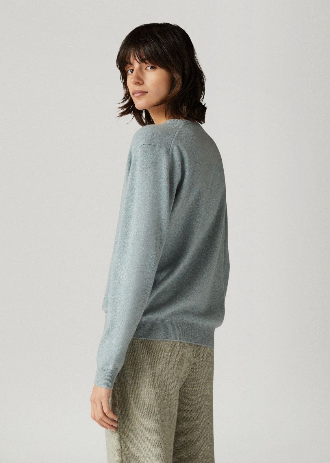 Loro Piana o1srvl11e1224 Arona V Neck Sweater in Light Blue Size XS / US 0-2 / IT 36-38 - 2 Thumbnail