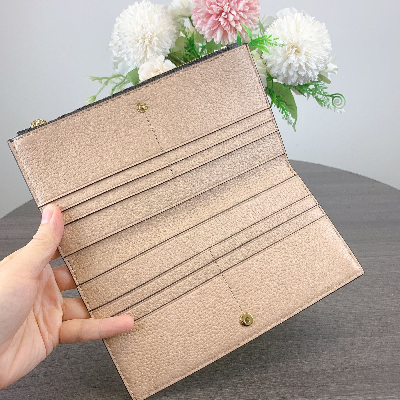 Tory Burch Tory Burch 139540 Blake Slim Wallet IN BLACK/DEVON SAND Size ONE SIZE - 4 Thumbnail