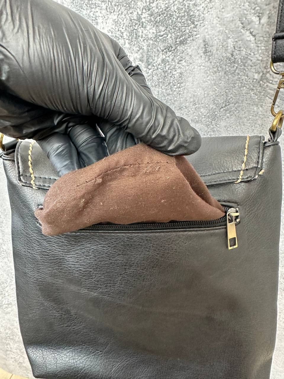 Leather Mulberry Black Leather Crossbody Bag with Brass Hardware Size ONE SIZE - 13 Thumbnail