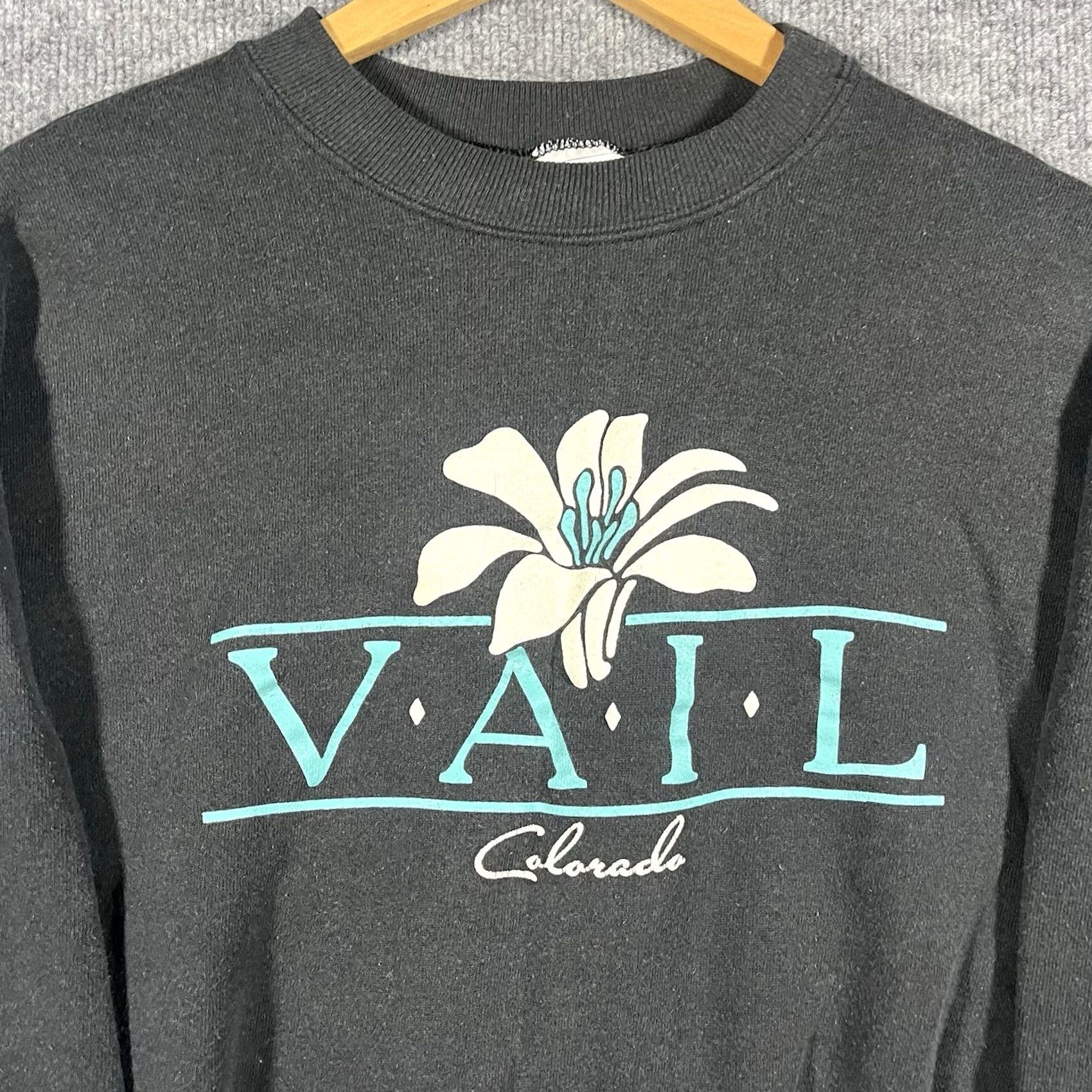 Hanes VINTAGE 90s Ski Resort Snow Hanes Sweatshirt XL Black Mens Embroidered Pullover USA Skiing Size US XL / EU 56 / 4 - 2 Thumbnail