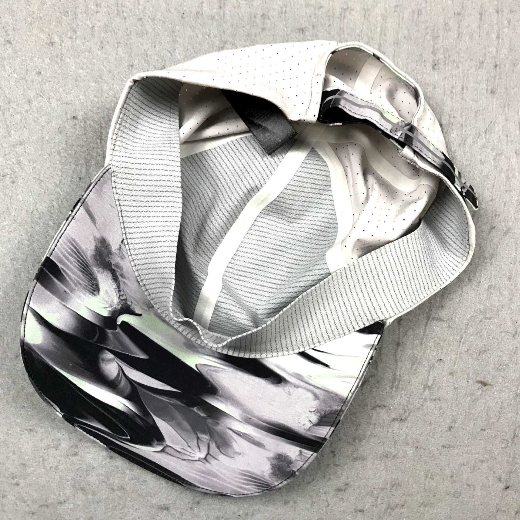Lululemon HaT Lululemon Hat Womens One Size Multicolor Baseball Cap / Strapback / Adjustable / Breathable / Lightweight (Men's/Women's) Size ONE SIZE - 5 Thumbnail