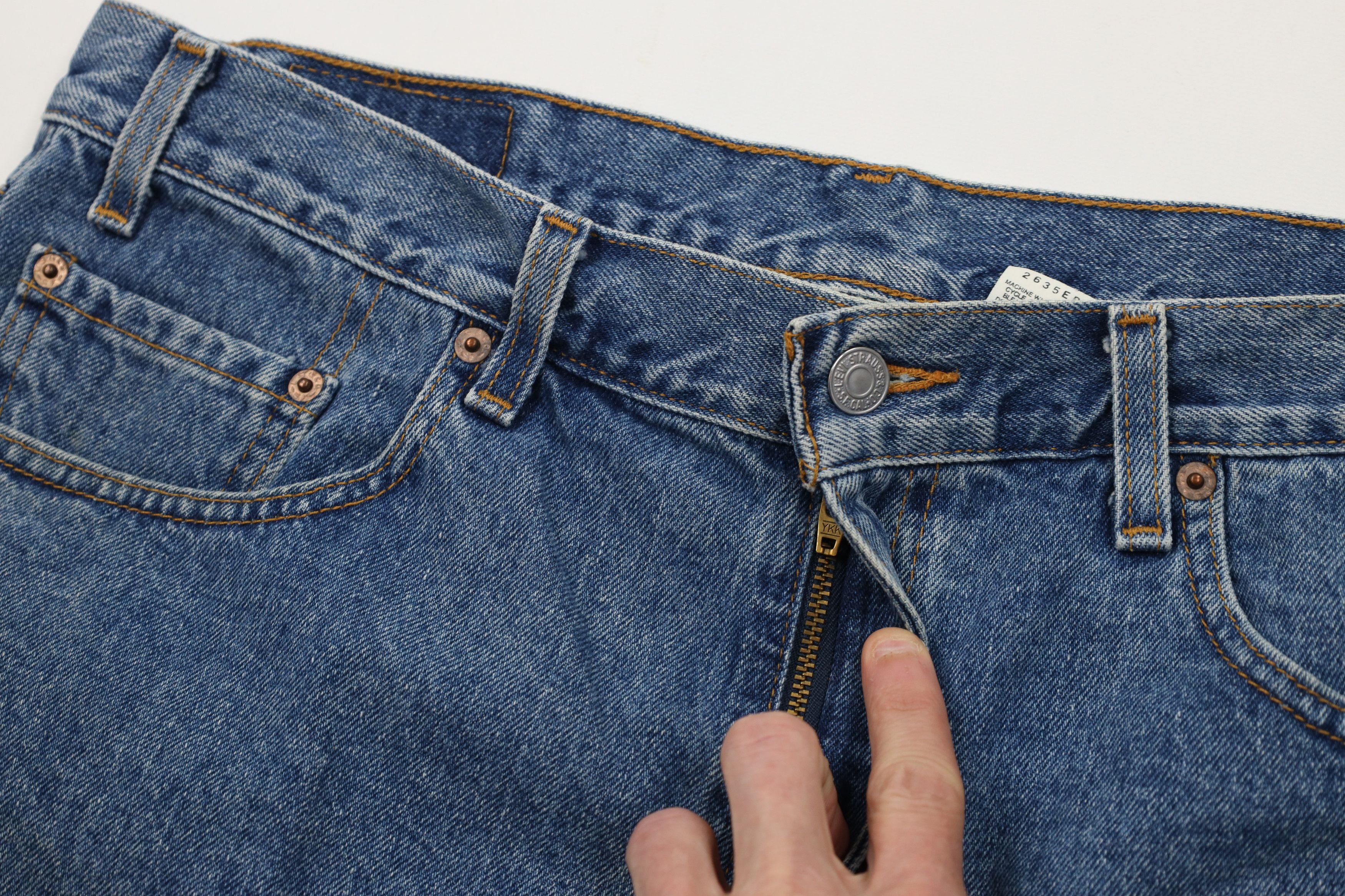 Levi's Vintage Y2K 2001 Levis 550 Fit Above Knee Denim Shorts Size US 38 / EU 54 - 7 Thumbnail