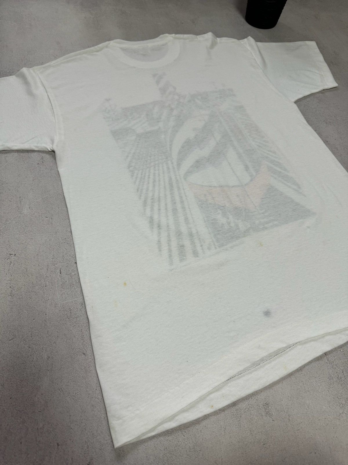 Vintage Vintage London Transport Museum Edward Wadsmorth T Shirt 80s Size US XL / EU 56 / 4 - 14 Thumbnail