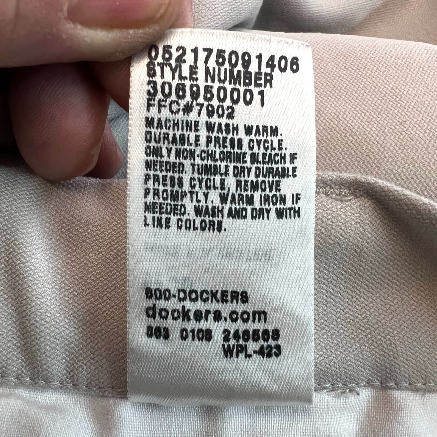 Dockers Dockers Mens Flat Front Regular Fit Tan Chino Shorts Size 36 Casual Golf Short 9 Inseam 5-Pocket Beige Belt Loops Modern Comfort Stretch Clothing Mens Size US 36 / EU 52 - 7 Thumbnail