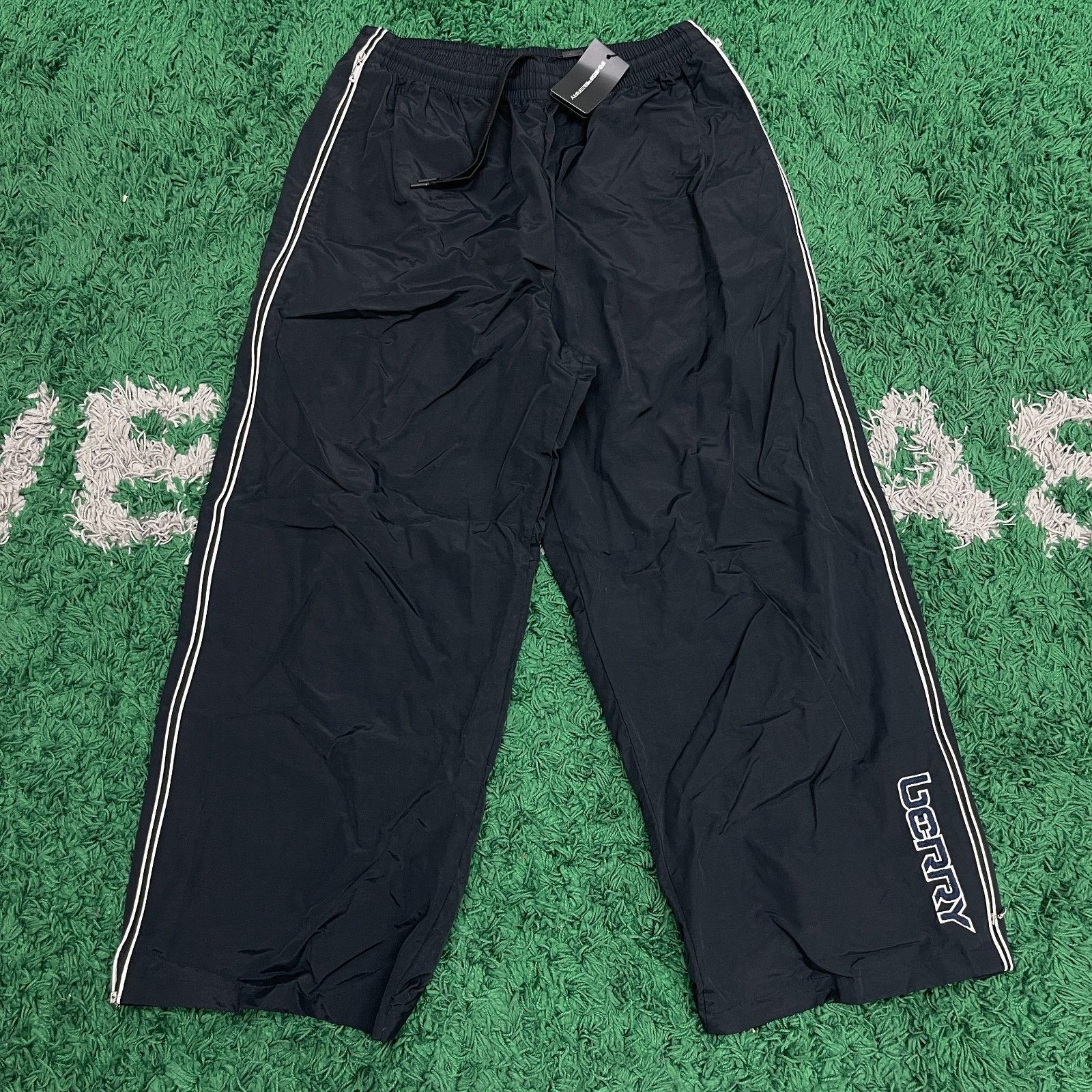 Stussy GV Gallery Raspberry Hills D Will Sweats Size Large L Track Size US 32 / EU 48 - 1 Thumbnail