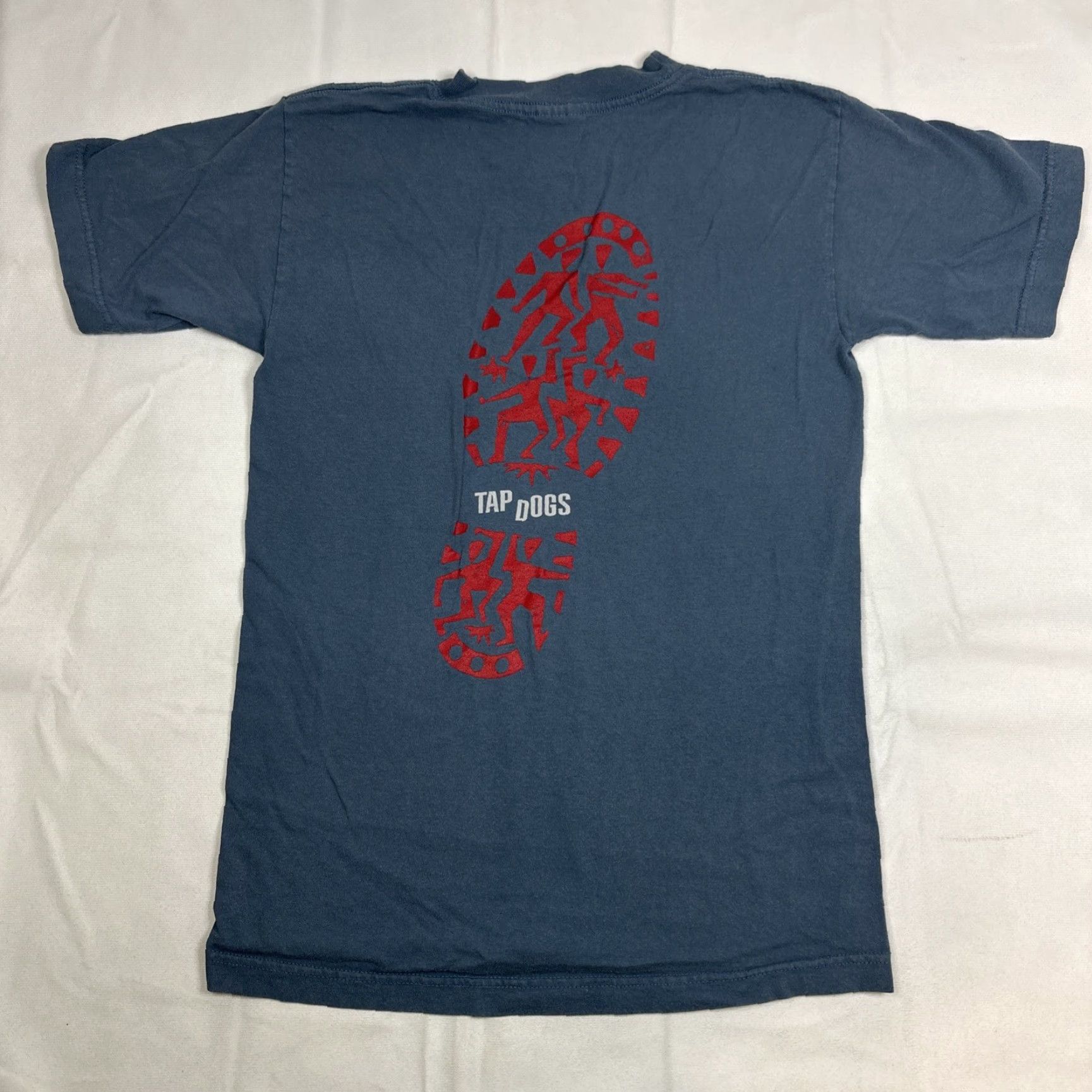 Sperry VINTAGE TAP DOGS T-SHIRT 1995 LIVE AUSTRALIA TAP-DANCING DEIN PERRY THEATER MEMORABILIA BLUE SMALL UNISEX ADULTS GRAPHIC TEE Size US S / EU 44-46 / 1 - 5 Thumbnail