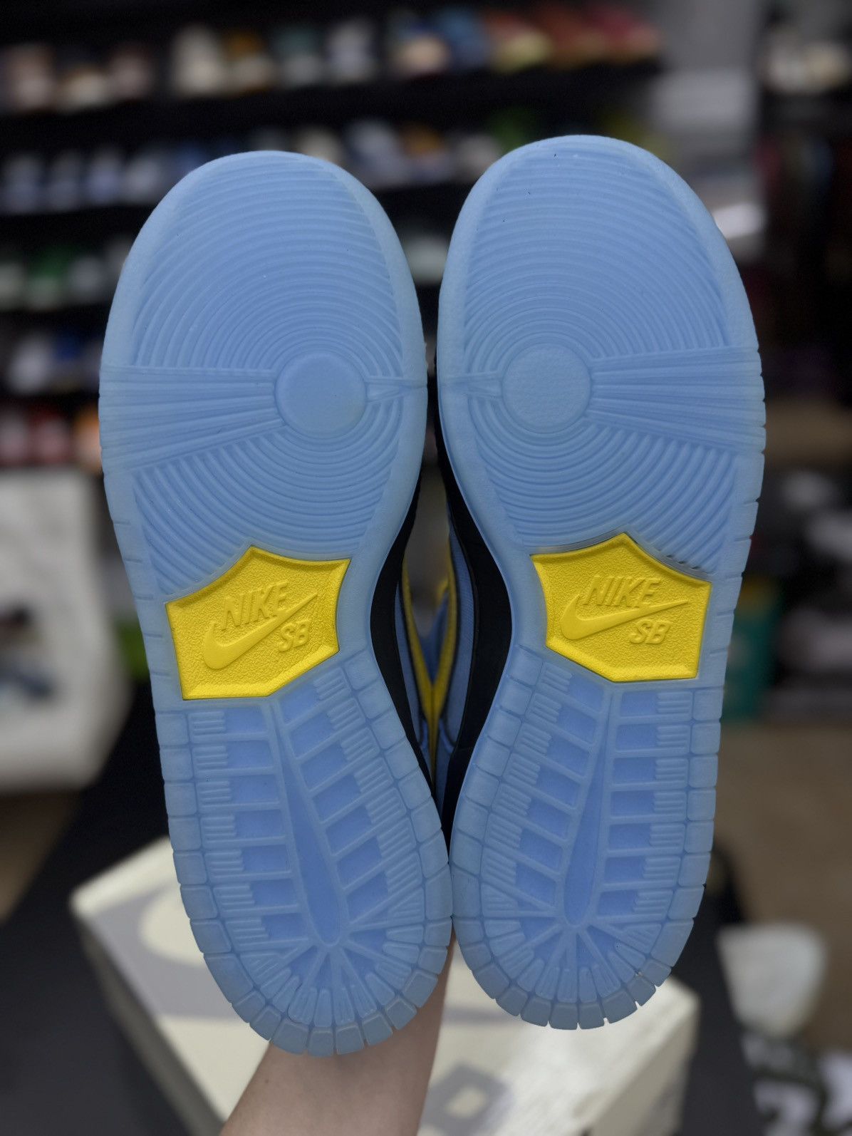 Nike Nike SB Dunk “Powerpuff Girls Bubbles Size 10.5 (FZ8320-400) Size US 10.5 / EU 43-44 - 18 Thumbnail