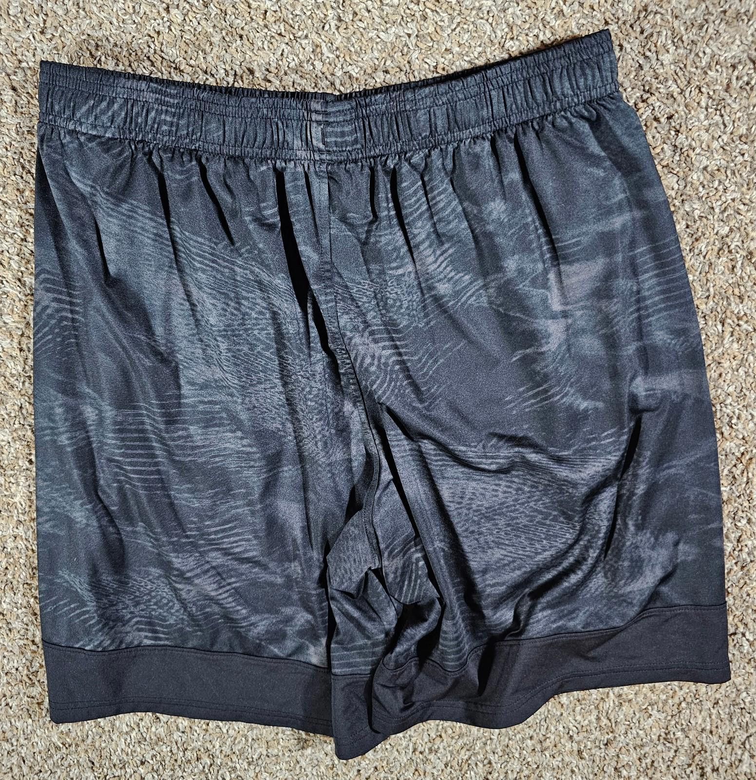 Under Armour Under Armour Loose Gray Black Shorts Size US 34 / EU 50 - 6 Thumbnail