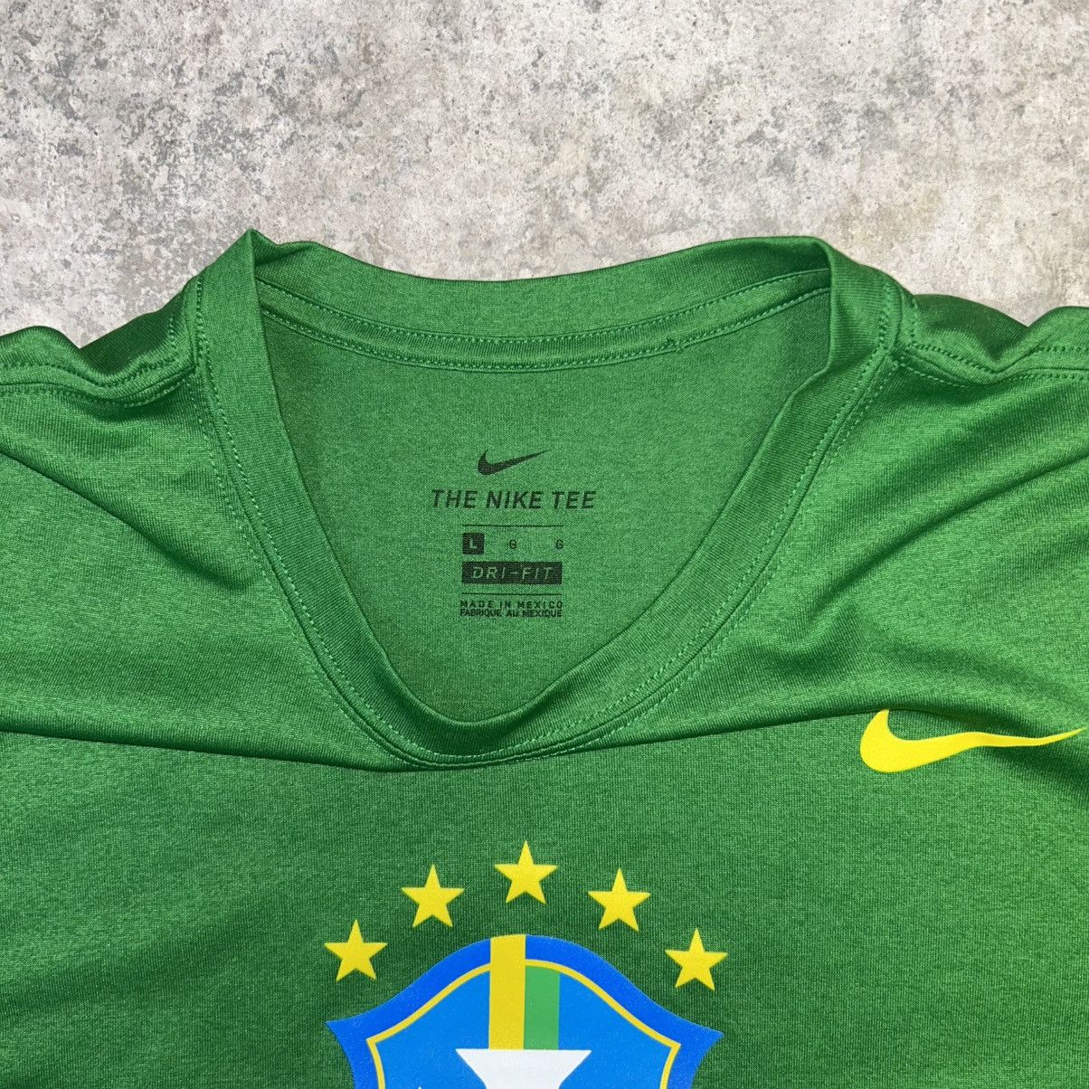Nike 2022 Nike Brazil National Team Club Crest Green T-Shirt Size US L / EU 52-54 / 3 - 3 Thumbnail