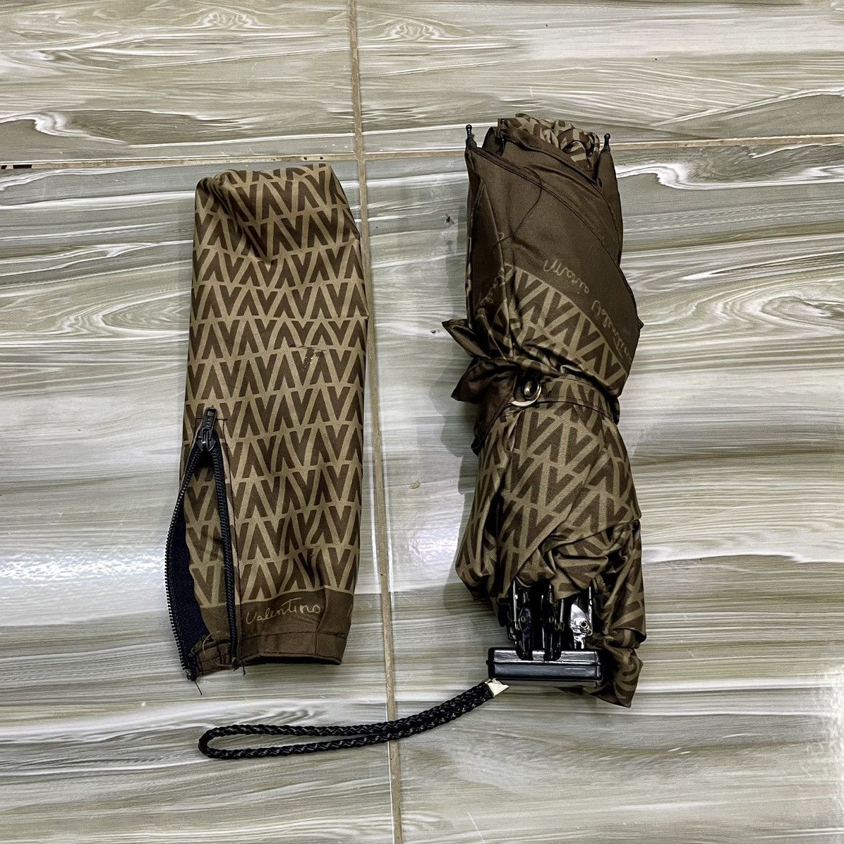 Japanese Brand × Mario Valentino Mario Valentino Folding Umbrella Japan | JUPA Monogram Size ONE SIZE - 4 Thumbnail