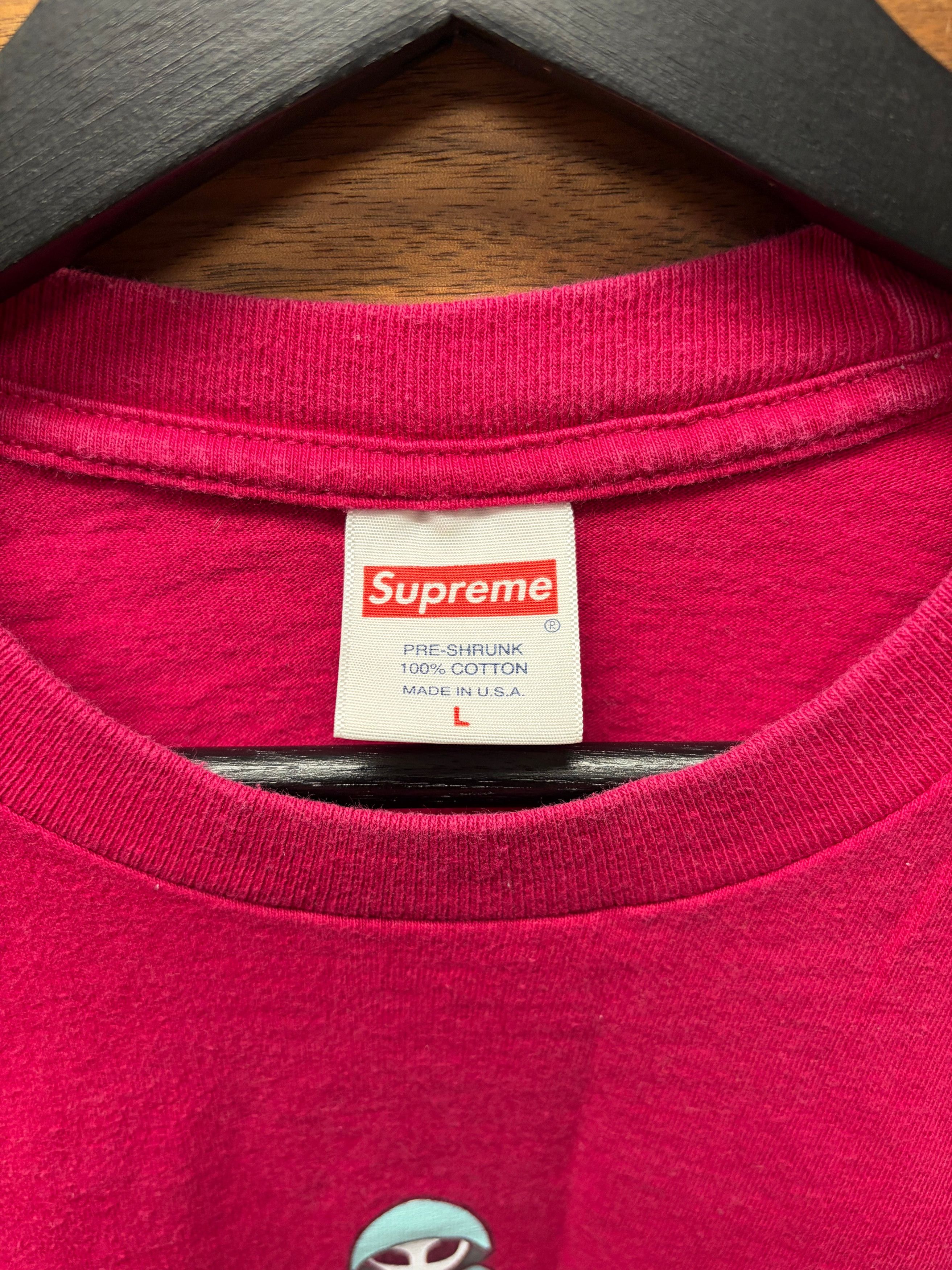 Supreme SS2022 Supreme ‘Alien’ Magenta Graphic T-Shirt Size US L / EU 52-54 / 3 - 3 Thumbnail