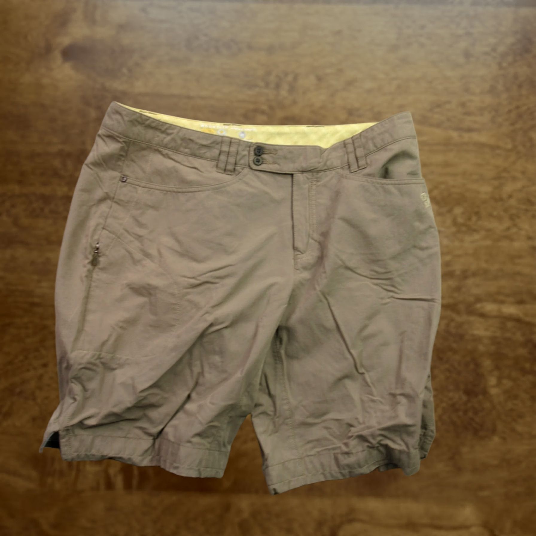 Mountain Hardwear Mountain Hardwear Shorts Womens Size 10 Lightweight Hiking Cargo Pockets Outdoors Beige Size 32" / US 10 / IT 46 - 1 Thumbnail