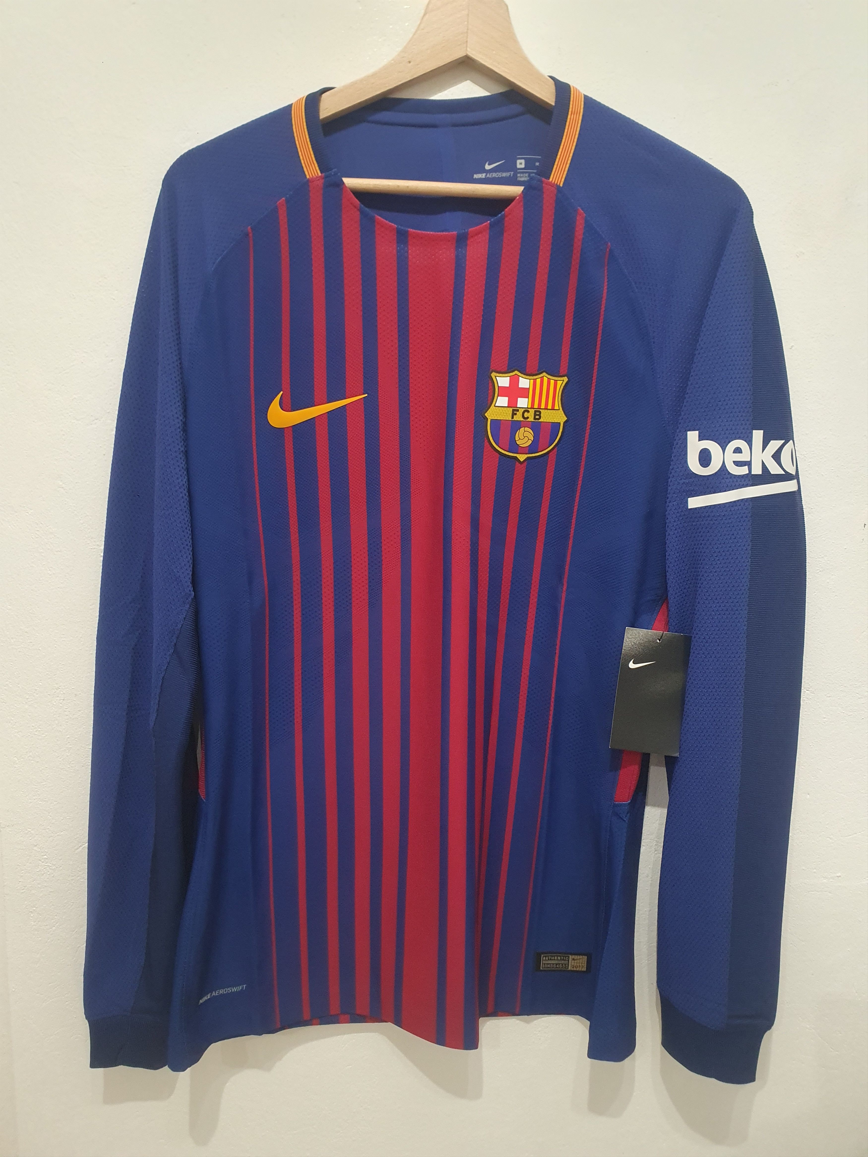 NIKE FC BARCELONA 2017 2018 SIZE M NEW LONGSLEEVE jersey
