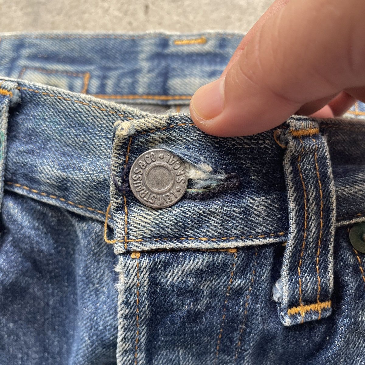 Levi's Vintage Clothing Vintage Levis Big E USA Buckle Faded Selvedge Jeans Pants Size US 28 / EU 44 - 5 Thumbnail