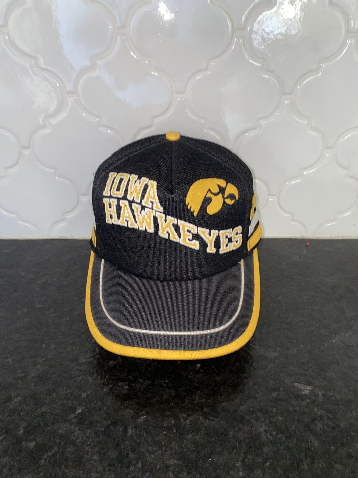 Other Vintage 80s Iowa Hawkeyes striped trucker hat Size ONE SIZE - 1 Thumbnail