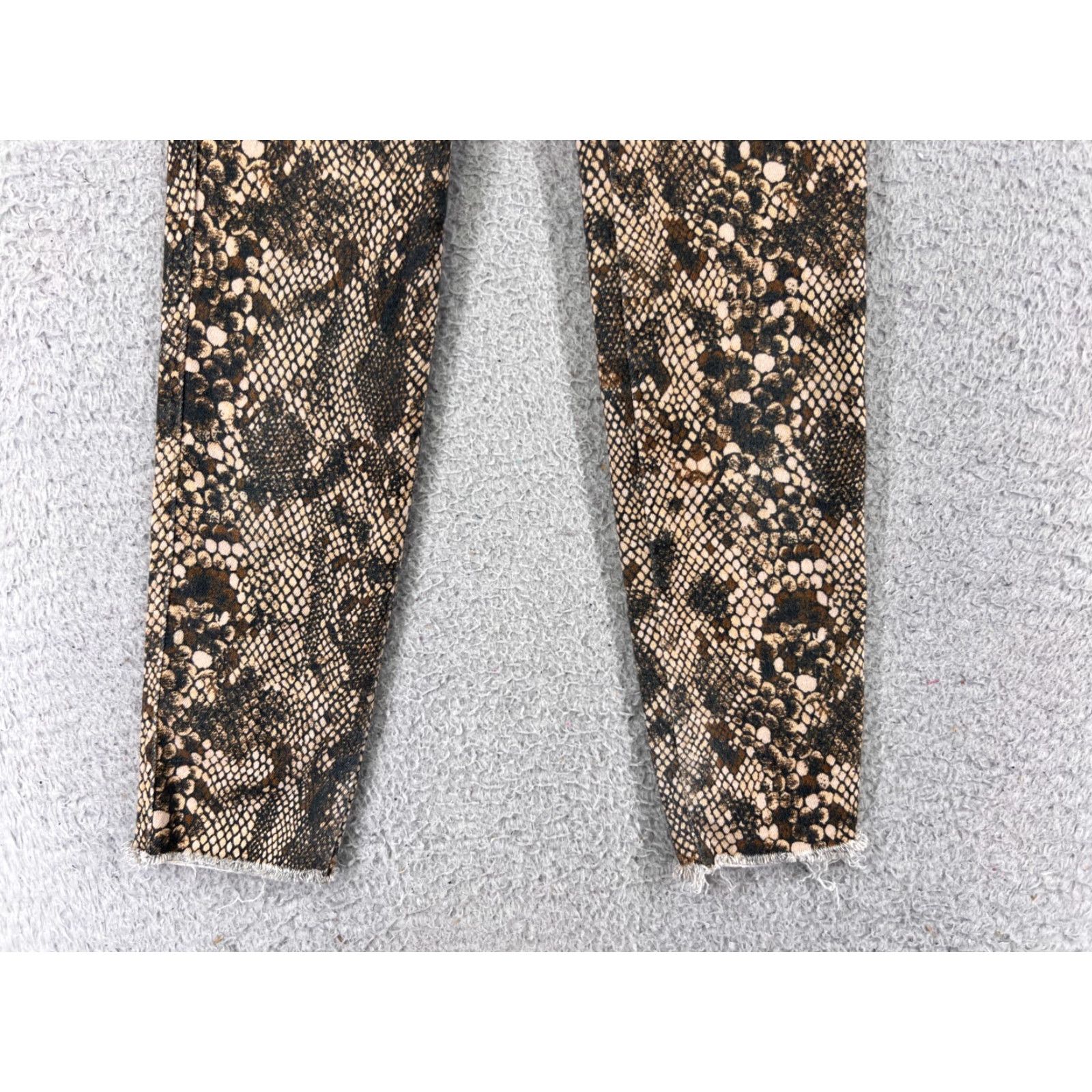 Vintage We The Free Jeans Womens 25 Beige Snake Skin Print Skinny Raw Hem Cotton 22x25 Size 42" / US 20 - 2 Thumbnail