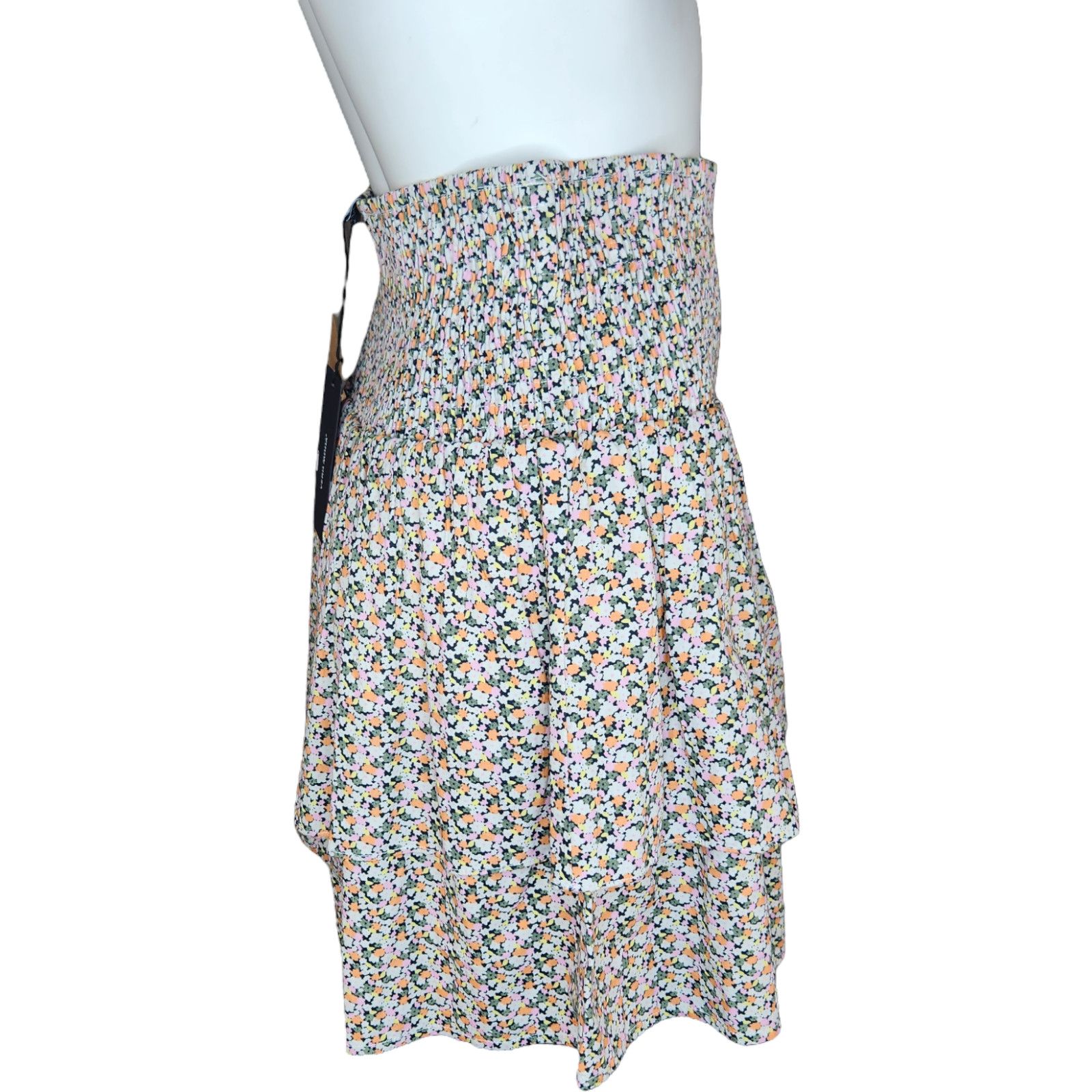 Other Vero Moda Womens Small Lykke Floral Short Skirt Smocked Size 26" / US 2 / IT 38 - 10 Thumbnail