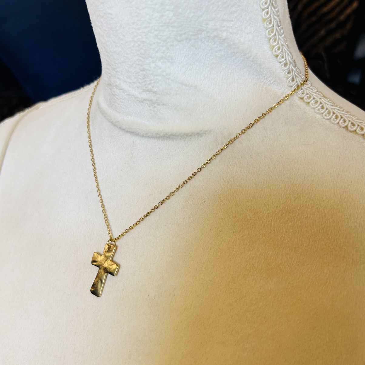 Vintage Vintage hammered texture gold plated cross on chain necklace Size ONE SIZE - 4 Thumbnail