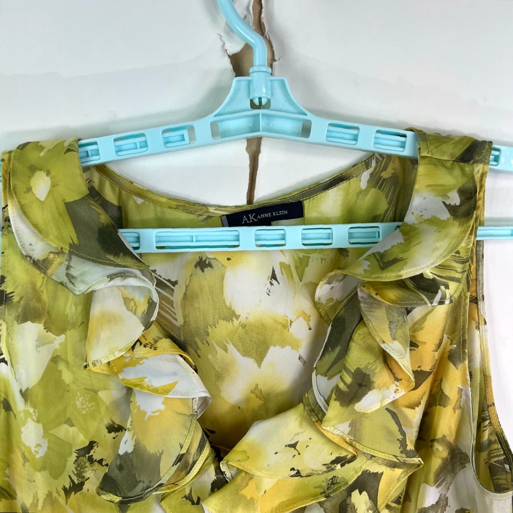 Anne Klein Anne Klein Tank Women’s M Sleeveless Ruffle Multicolor Floral V-Neck Body Casual Workwear Top Size M / US 6-8 / IT 42-44 - 4 Thumbnail