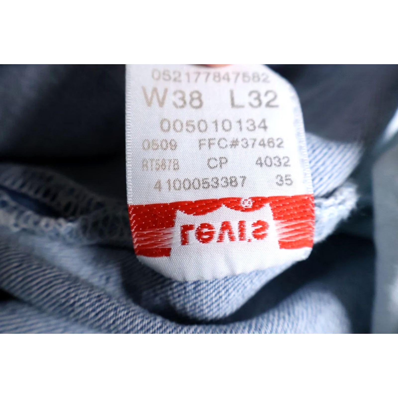 Levi's Y2K Levi's 501 XX Jeans Men 36 x 32 Blue Denim Button Fly Vintage No 9 Size US 36 / EU 52 - 6 Thumbnail