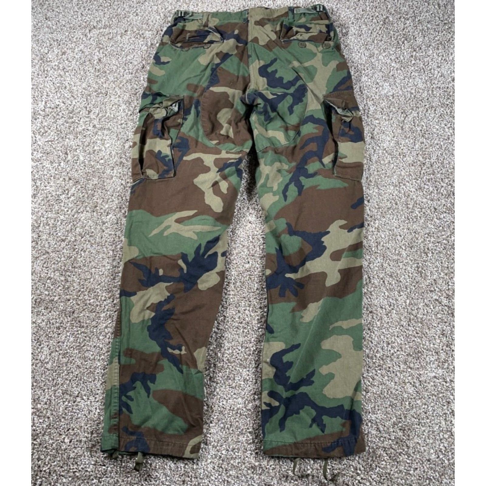 Vintage VT vintage Men's Cargo Pants Medium Long 33x31 Green Woodland Camouflage Army Outdoor 90s Size US 33 - 2 Thumbnail