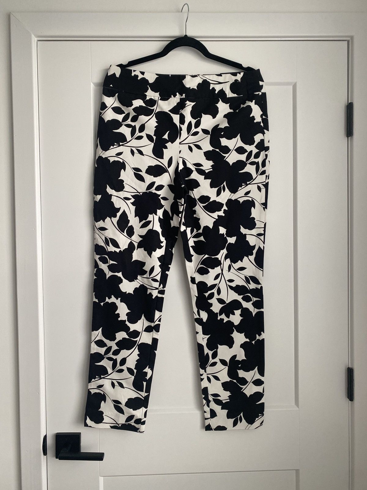 Chicos NWOT Chico's So Slimming black & white Brigitte pants Size 30" / US 8 / IT 44 - 2 Thumbnail