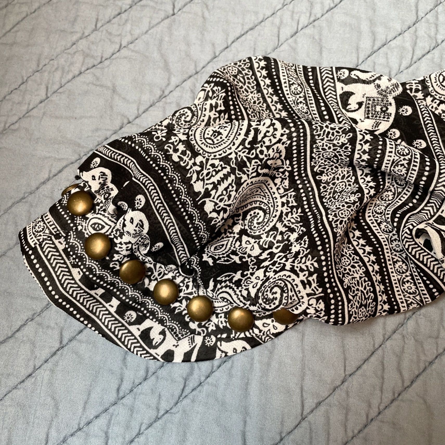 Vintage Angie Blouse Top Women’s Size L B&W Paisley Elephant Chiffon Sheer Studded Short Sleeve Casual Party/Cocktail Workwear 90s Designer Angi? Size L / US 10 / IT 46 - 5 Thumbnail