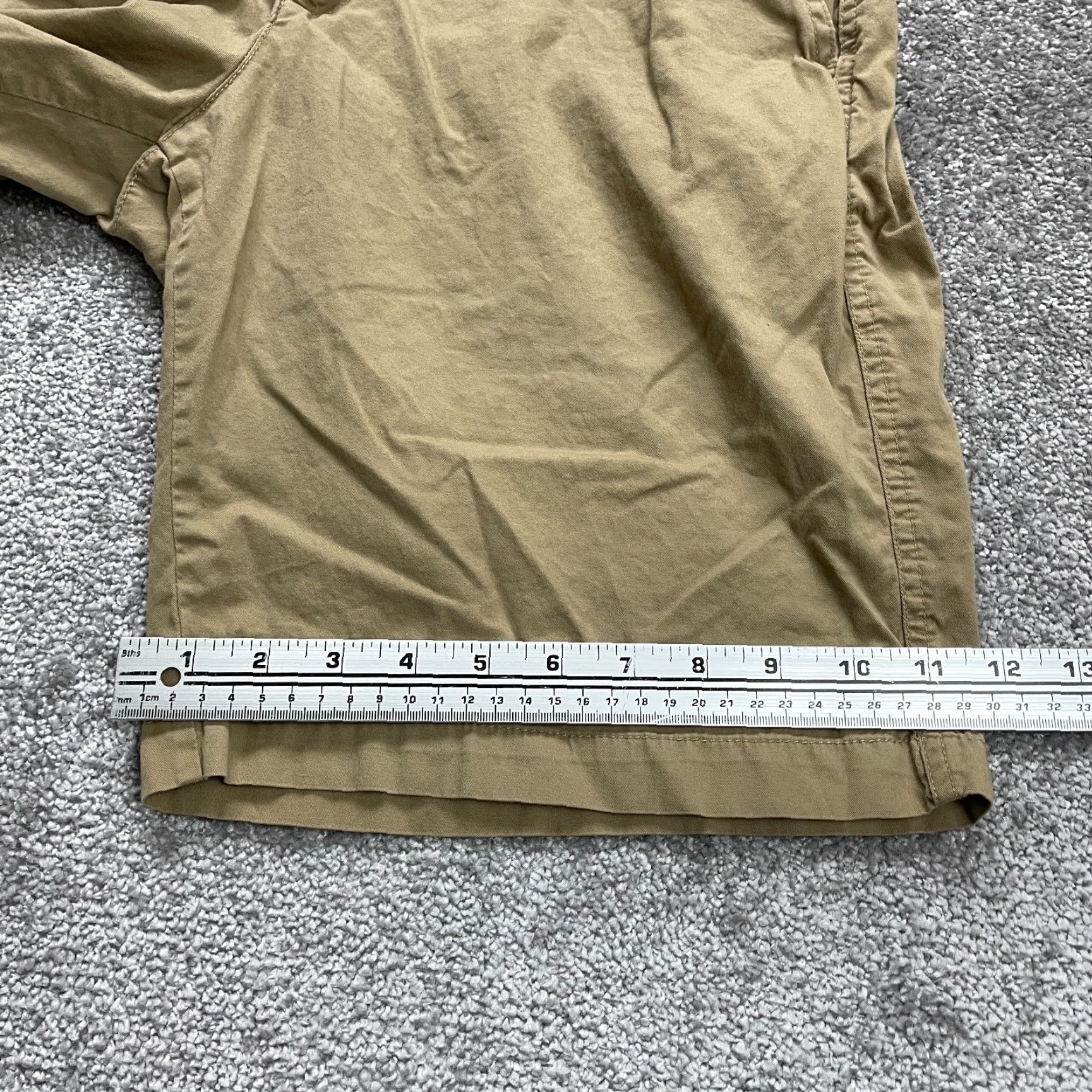 Vintage Columbia Mens Cargo Short Khaki Brown Flat Front 34x10 Outdoor Hiking Fishing Shorts Adult Regular Inseam 10 in Brown Pockets Easy Care Vintage? No. Size US 34 / EU 50 - 7 Thumbnail