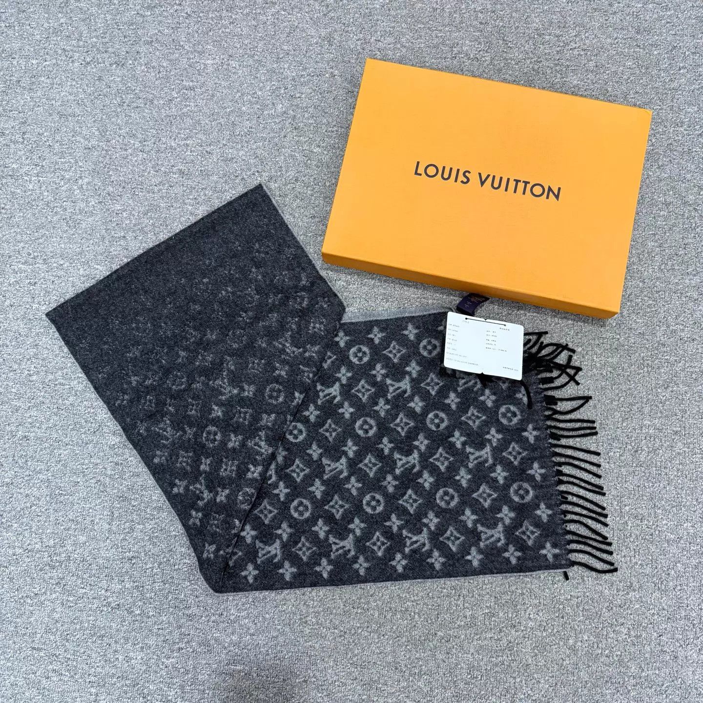Louis Vuitton LV ombre allover monogram wool scarf unused Size ONE SIZE - 1 Thumbnail