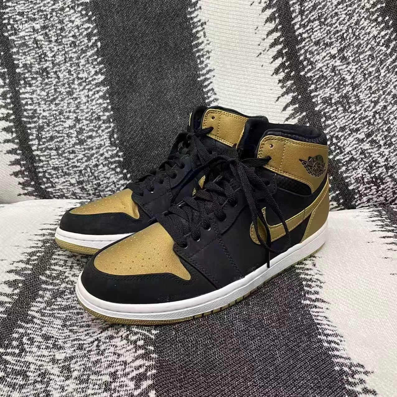 Jordan Brand Jordan Brand AIR JORDAN Yellow Lowtop Sneakers 9 Men Size US 9 / EU 42 - 1 Thumbnail