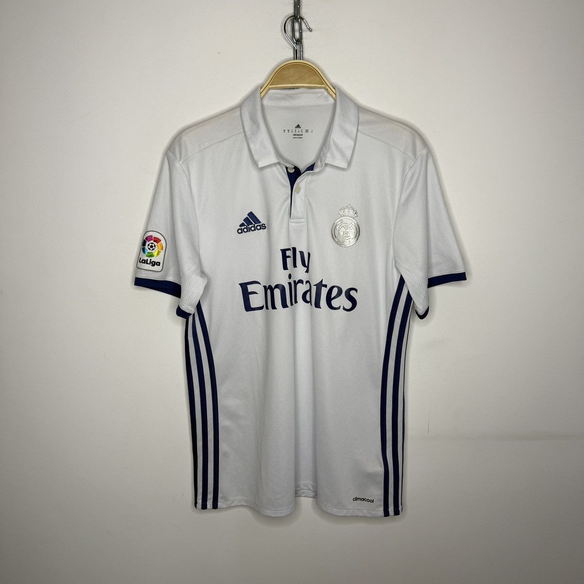 Adidas Real Madrid 2016/17 Tshirt Jersey Size US M / EU 48-50 / 2 - 1 Thumbnail