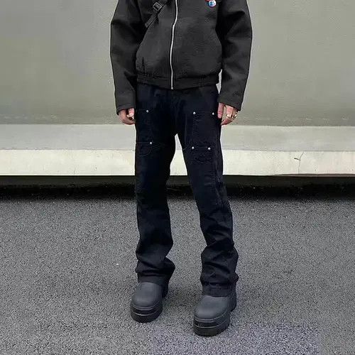 Jean Black riveted slim straight-leg cargo pants Size US 32 / EU 48 - 2 Thumbnail