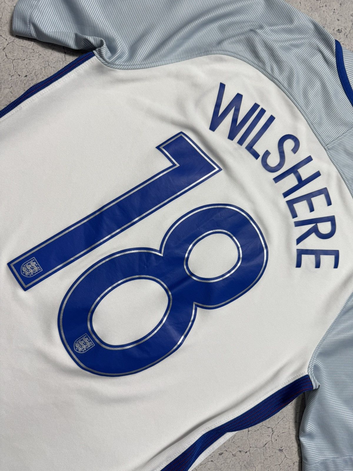 Nike Nike England Team Jack Wilshere #18 Vintage Soccer Jersey Size US S / EU 44-46 / 1 - 14 Thumbnail