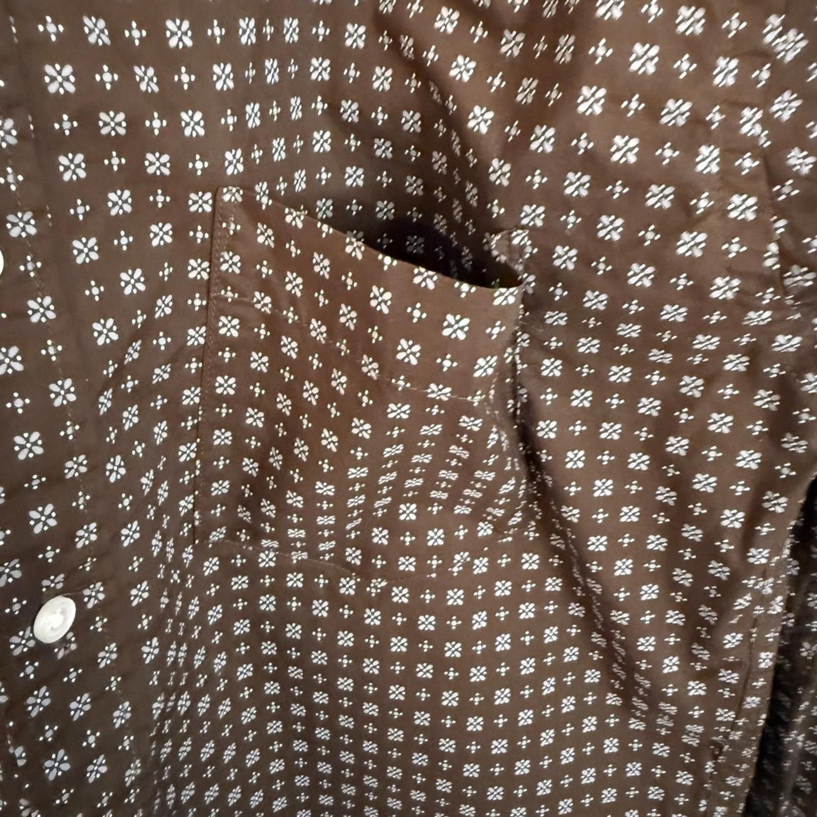 Uniqlo Uniqlo brown button up shirt blue white floral pattern SZ M Size US M / EU 48-50 / 2 - 2 Thumbnail