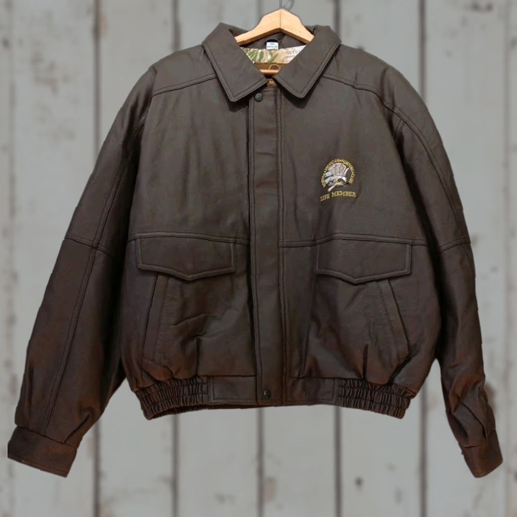 Vintage VINTAGE North American Hunting Club Life Member Brown Leather Jacket Men 2XL Bomber Coat Full Zip Embroidered Size US XXL / EU 58 / 5 - 1 Thumbnail
