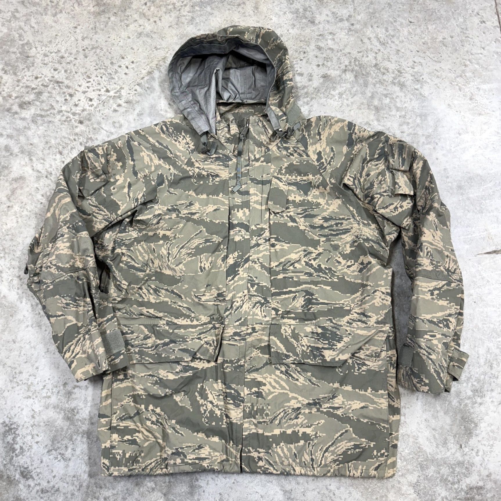 Vintage US Air Force APECS Parka Mens Large Regular Tiger Stripe Camouflage Hooded Jacket Size US L / EU 52-54 / 3 - 2 Thumbnail