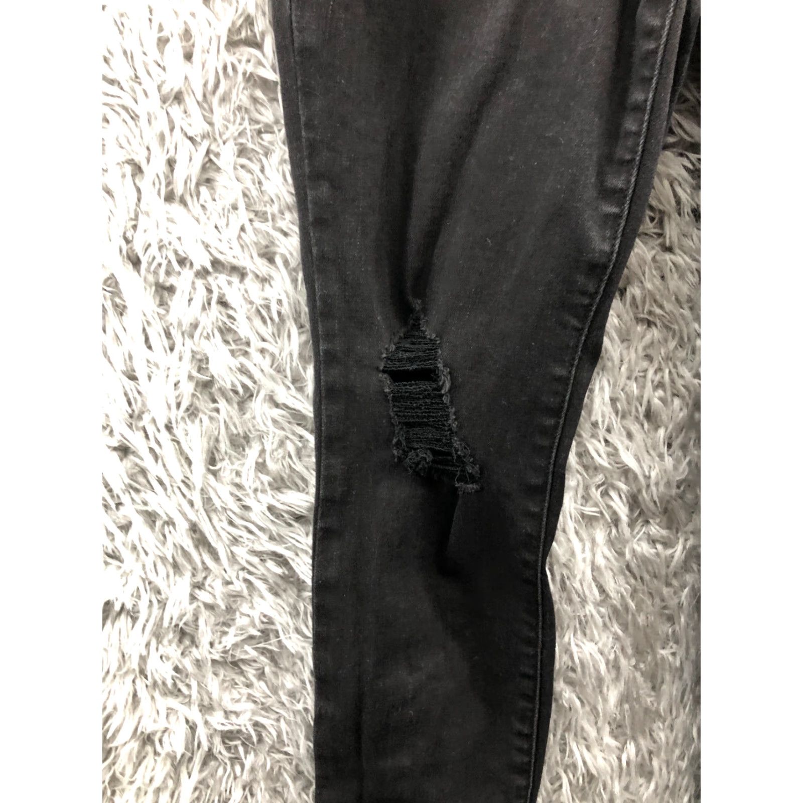 Vintage Universal Thread Skinny Jeans Size 4/27 Womens Mid Rise Dark Wash Black Denim Skinny Jeans Women's Black Denim Modern Classic 27" Waist 28" Inseam Size 27" / US 4 / IT 40 - 6 Thumbnail