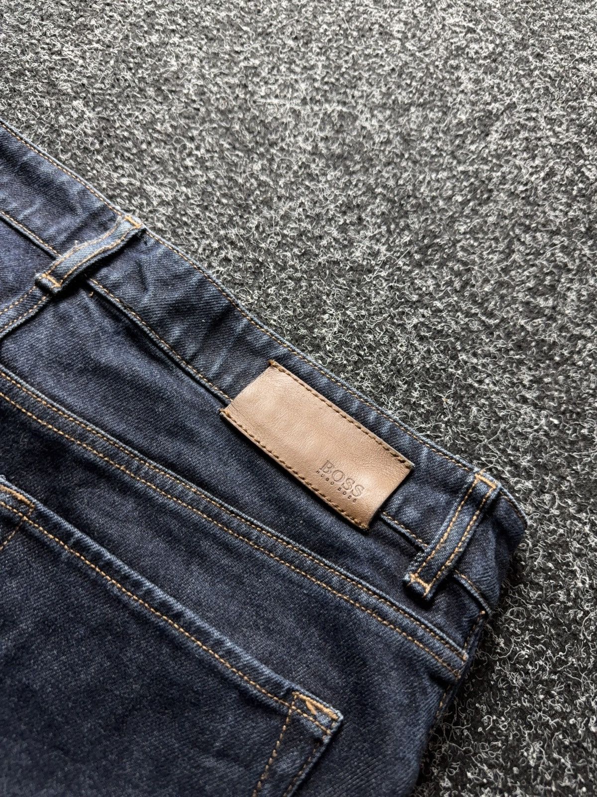 Hugo Boss Luxury Hugo Boss Candiani Denim Dark Blue Jeans Straight Fit Size US 33 - 18 Thumbnail