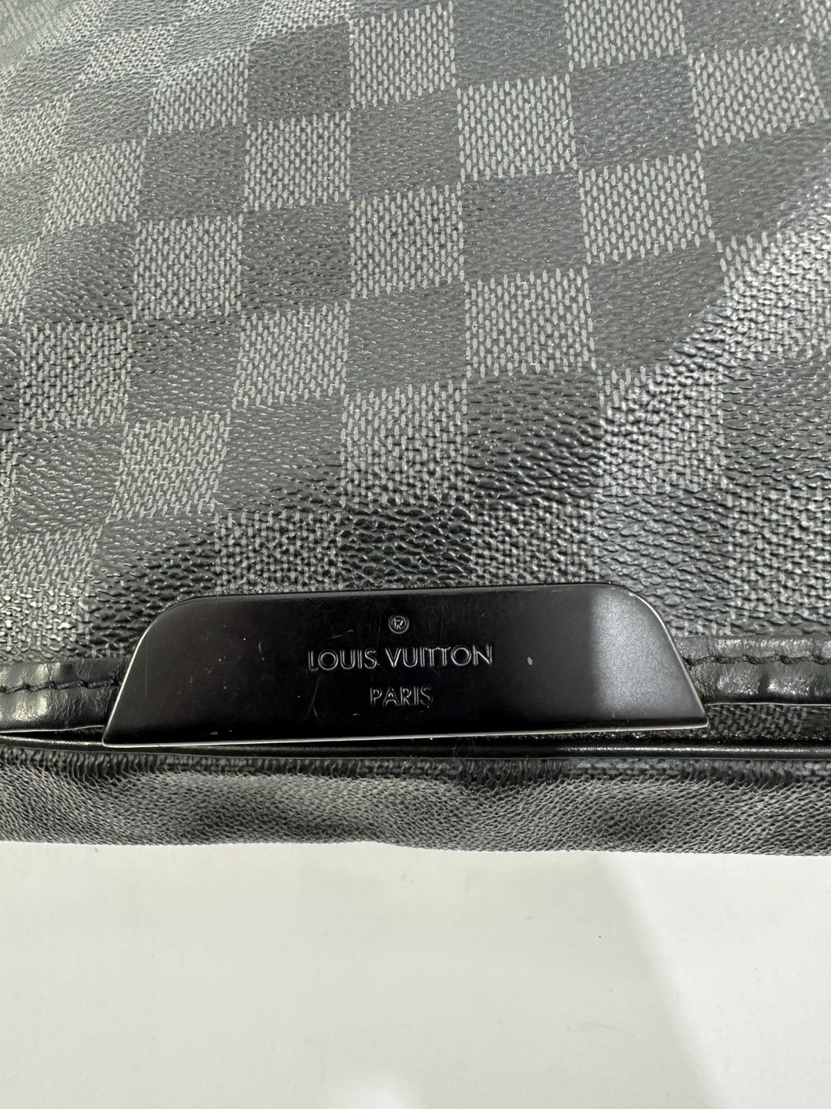 Louis Vuitton Louis Vuitton Damier Graphite Canvas Daniel MM Messenger Bag Size ONE SIZE - 2 Thumbnail