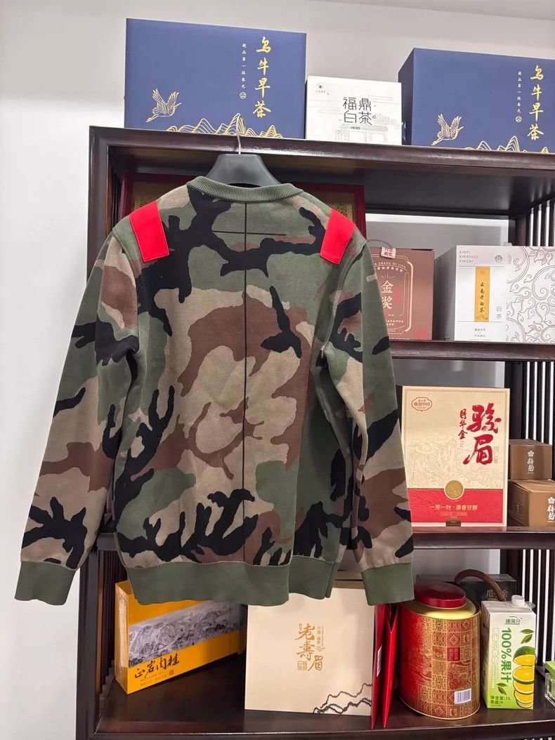 Other Givenchy Givenchy Layered Thick Sweatshirt Size M -2507 Size US M / EU 48-50 / 2 - 2 Thumbnail
