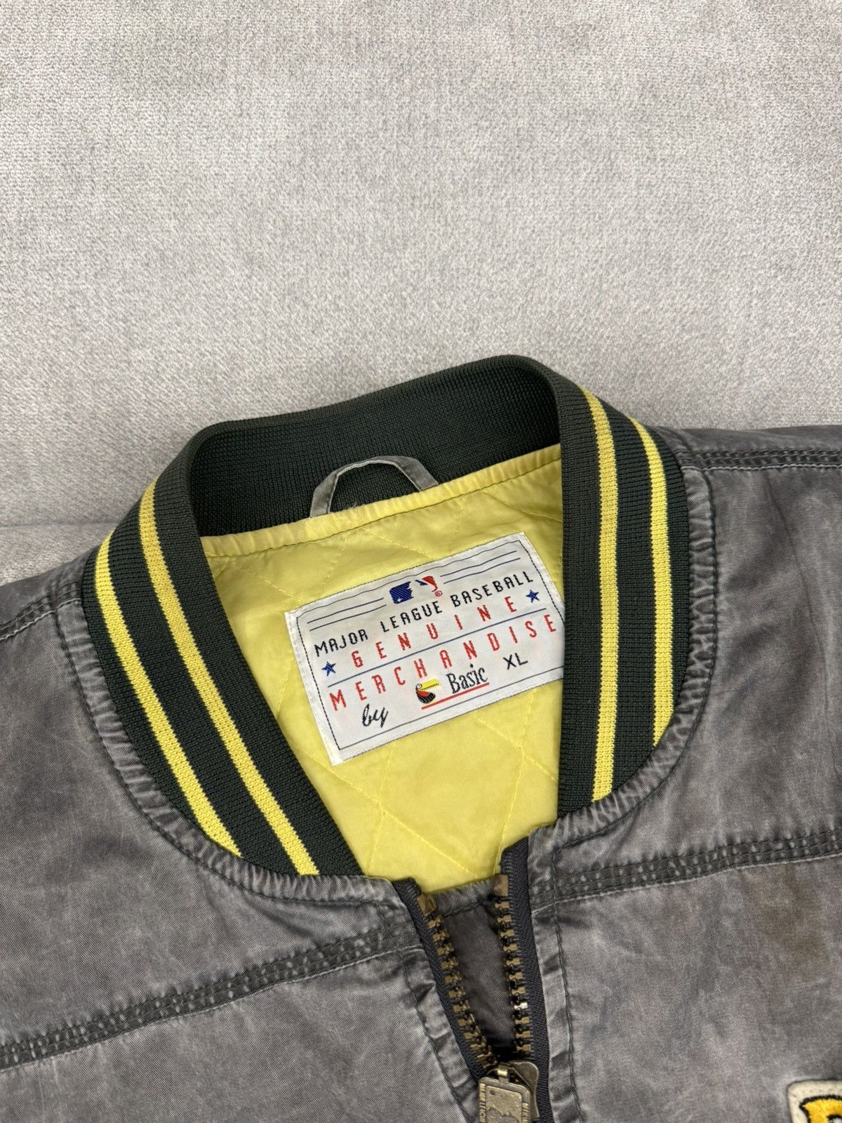 MLB Vintage Pirates Pittsburgh Baseball Nylon Bomber Jacket Size US XL / EU 56 / 4 - 9 Thumbnail