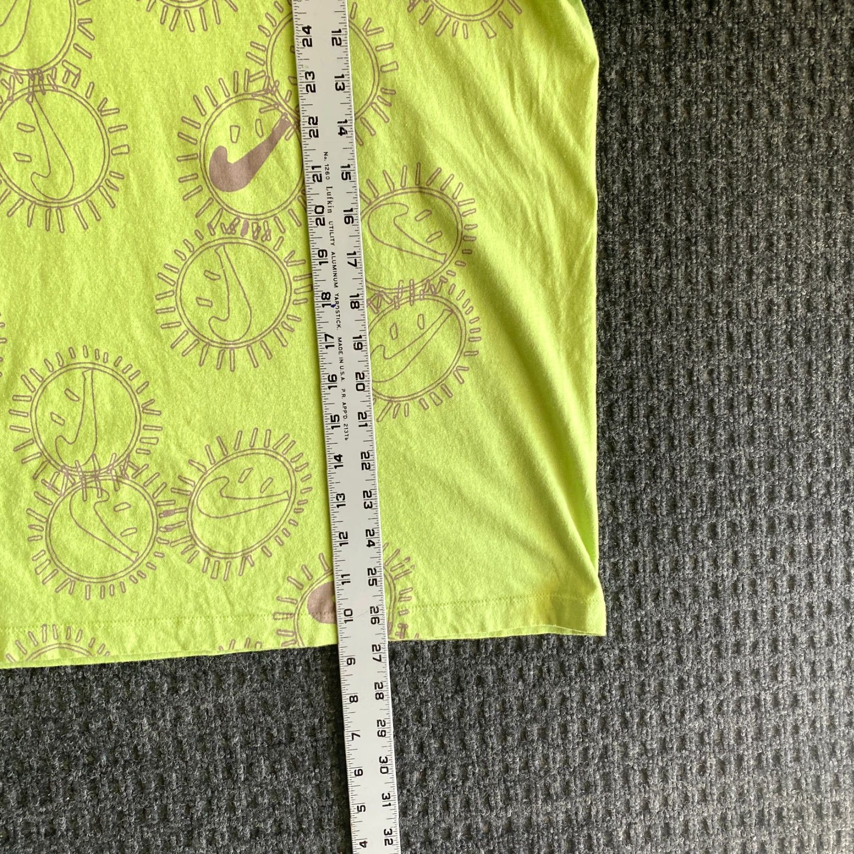 Nike Nike T Shirt M Sun Club All Over Print Smiley Face Only Good Days Under The Rays Men Green Cotton Logo Graphic Print The Nike Tee Vintage No Regular Size US M / EU 48-50 / 2 - 6 Thumbnail