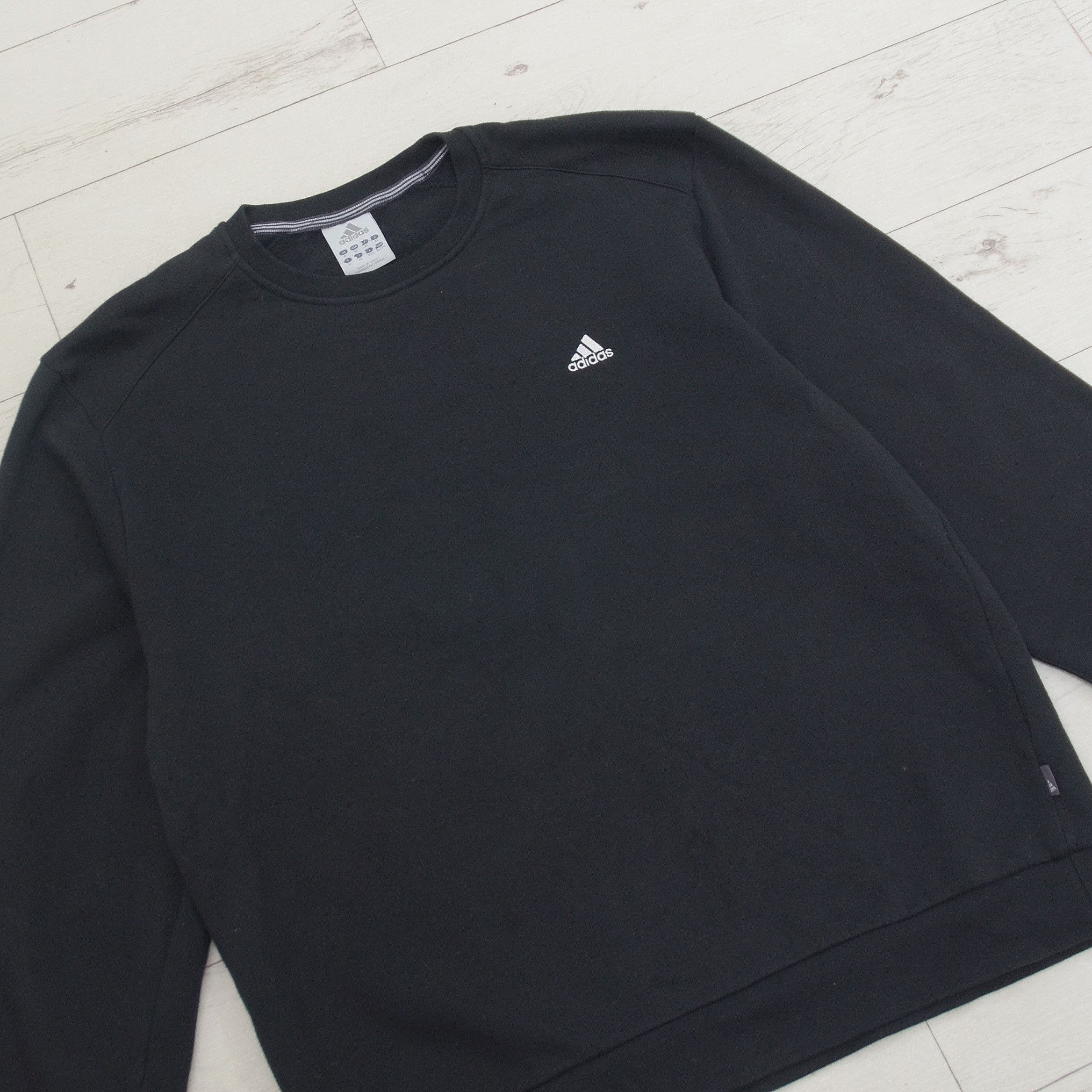 Adidas × Vintage Vintage Adidas Sweatshirt Embroidered Logo Black size XL Size US XL / EU 56 / 4 - 2 Thumbnail