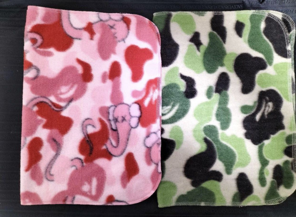 Bape VINTAGE NIGO ERA BAPE KAWS BENDY CAMO FLEECE TOWEL SET Size ONE SIZE - 1 Thumbnail