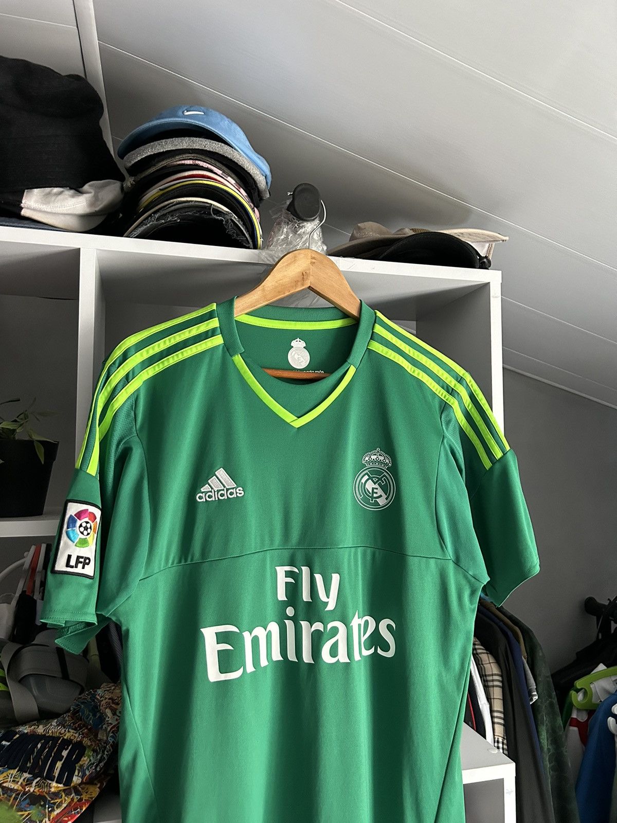 Adidas Real Madrid 2015/16 goalkeeper away adidas jersey Size US M / EU 48-50 / 2 - 2 Thumbnail