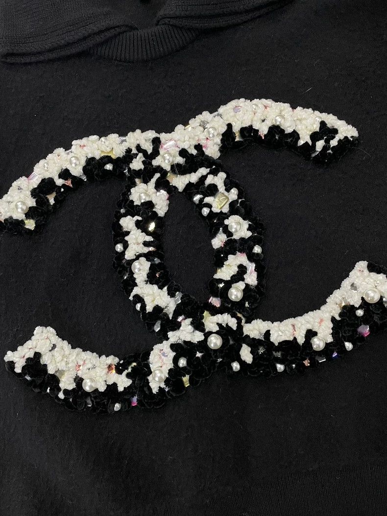 Chanel chanel Ski series black lapel pearl double C big logo cash Size S / US 4 / IT 40 - 2 Thumbnail