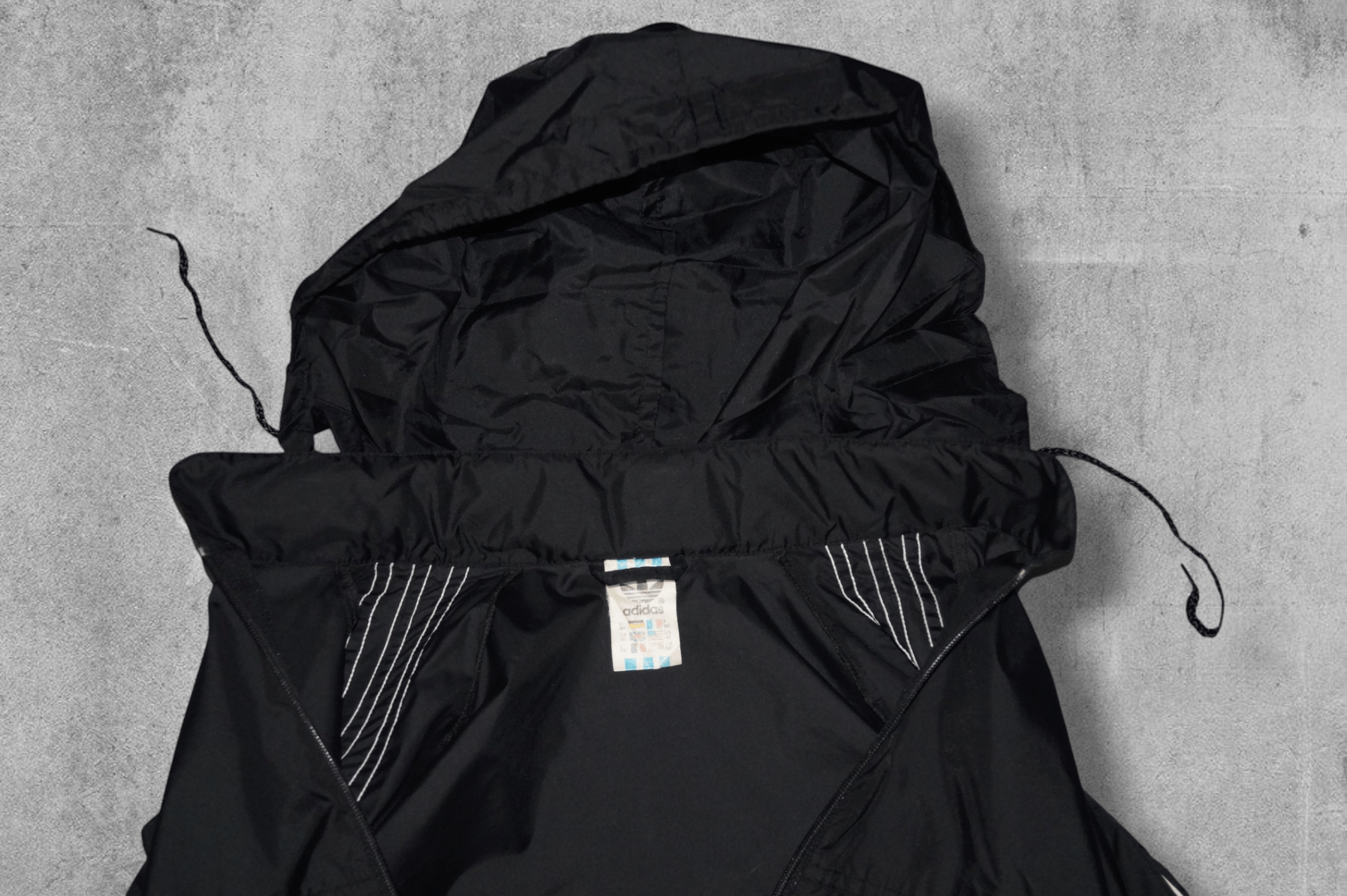 Adidas Rare x Vintage x 90's x Adidas Classic x Rain Jacket x M Size US M / EU 48-50 / 2 - 12 Thumbnail