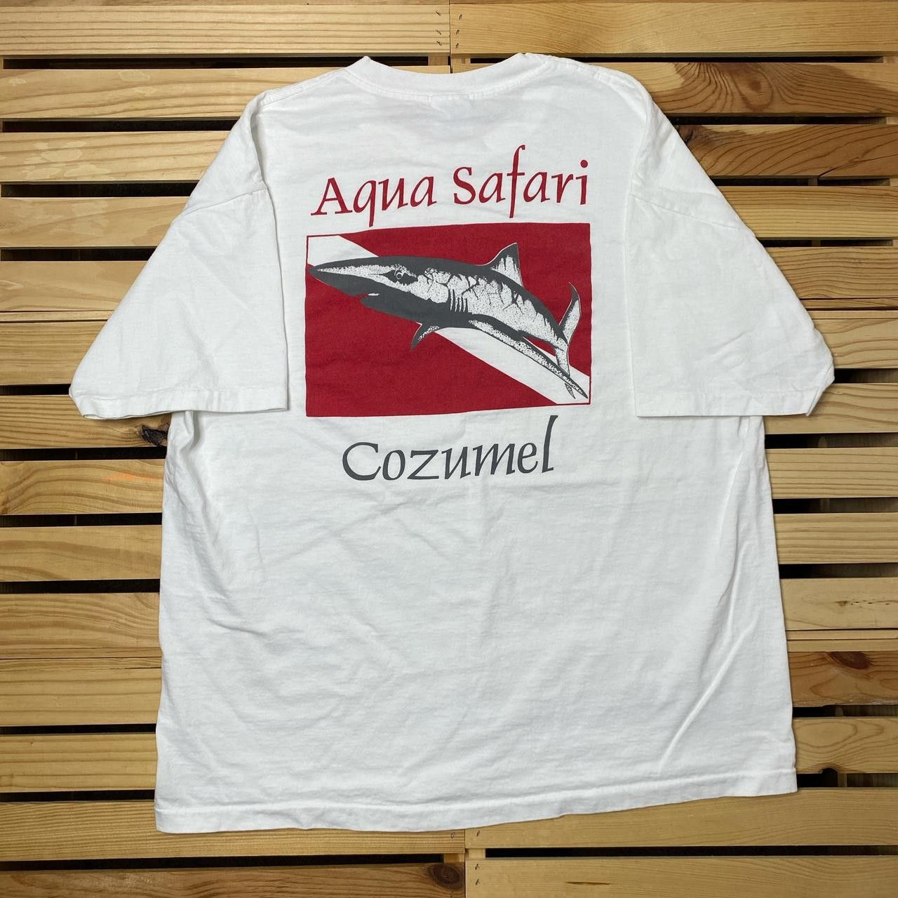 Hanes Vintage Aqua Safari White Scuba Diving Shark Tee Size XL Size US XL / EU 56 / 4 - 1 Thumbnail