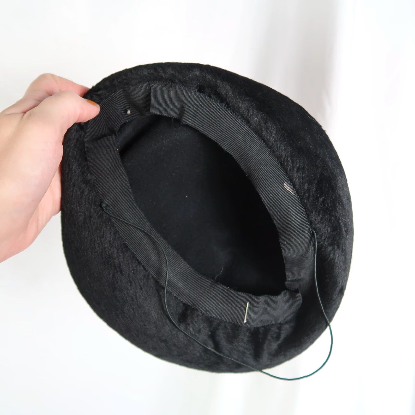 Velvet VINTAGE 60s Black Faux Fur Velvet Beret Hat w/ Chin Strap Beret Women One Size Black 60s Party Cocktail Cap Womens Size ONE SIZE - 6 Thumbnail
